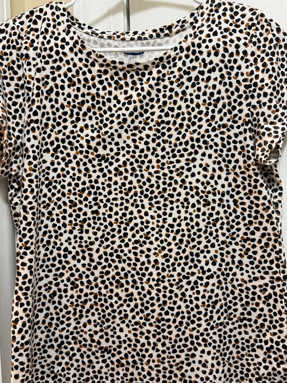 Old Navy cheetah print Ladies slim fit (Lrg) crew tshirt UEC org$35 now$15